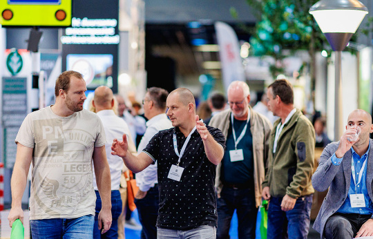 Vakbeurs Openbare Ruimte - gangpad met mensen