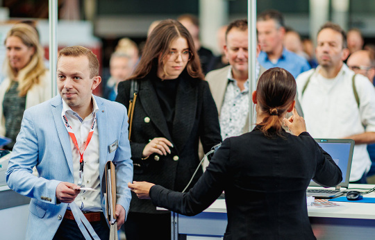 Vakbeurs Openbare Ruimte - entree met bezoekers