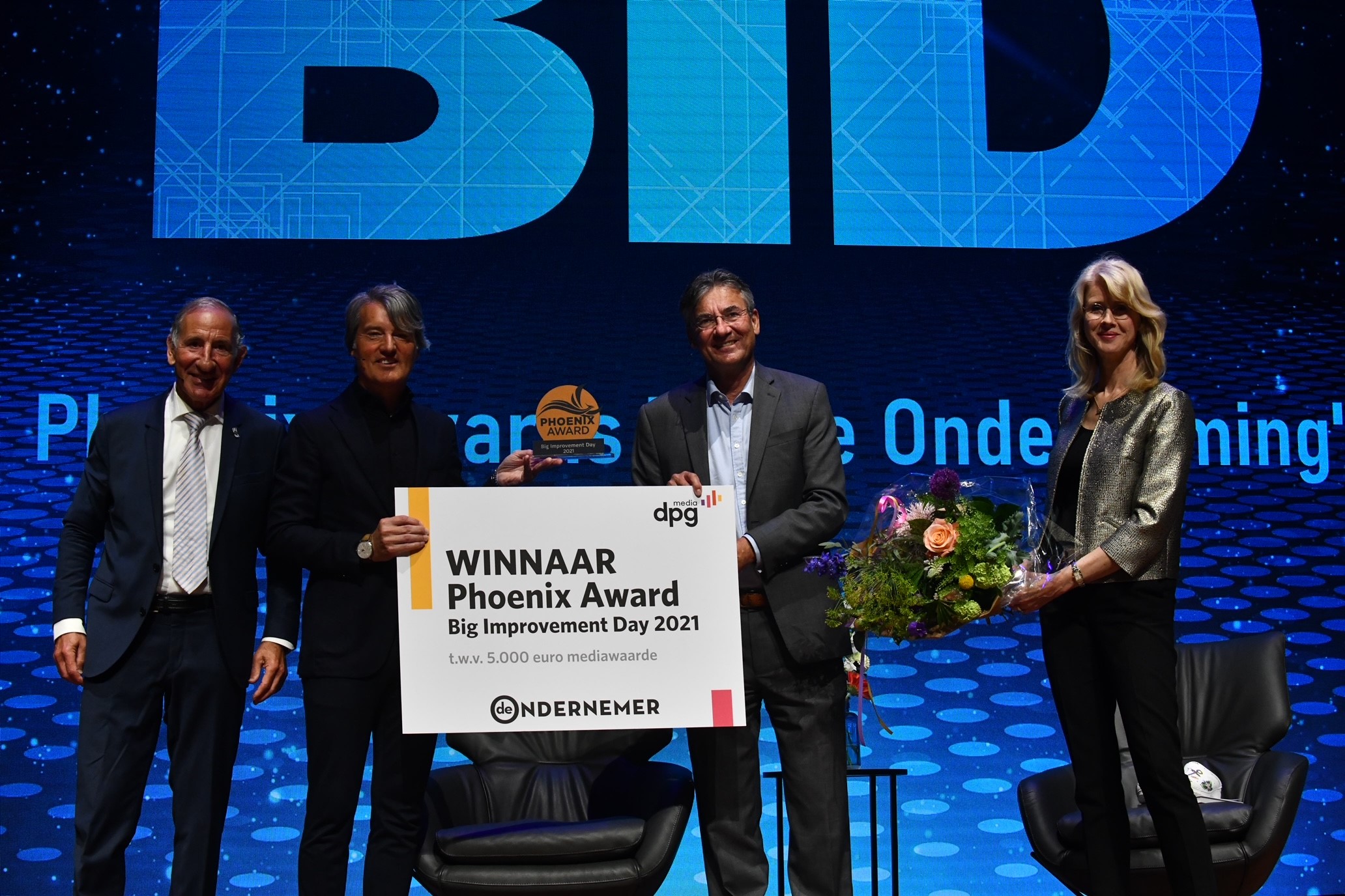 Jaarbeurs ontvangt Phoenix Award uit handen van Mona Keijzer